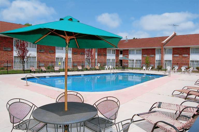 Rodeway Inn & Suites East Windsor — photo 2