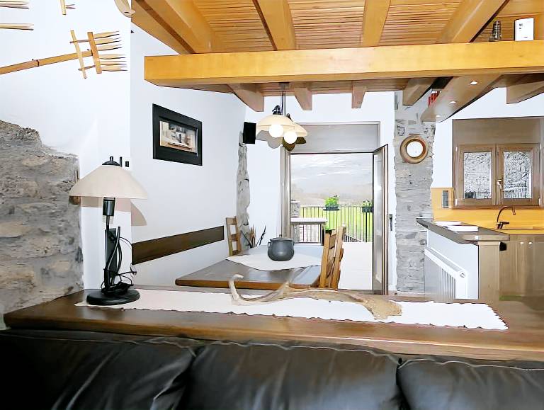 Ample vacation home | Pet-friendly — photo 2