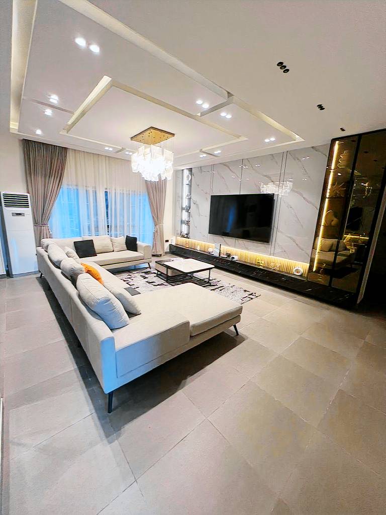 Apartment with pool — photo 2