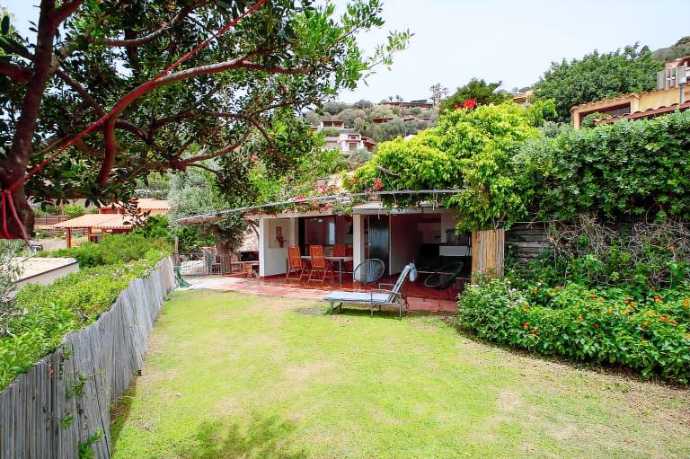 Fully equipped villa with garden, barbeque & terrace | Sea view | Next to the beach | Pets allowed — photo 3