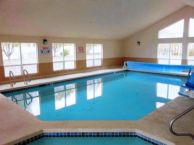 Economy Inn & Suites — photo 3
