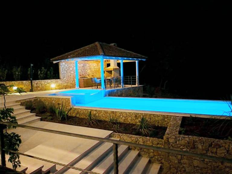 House with garden, patio & private pool | Mountain view — photo 3