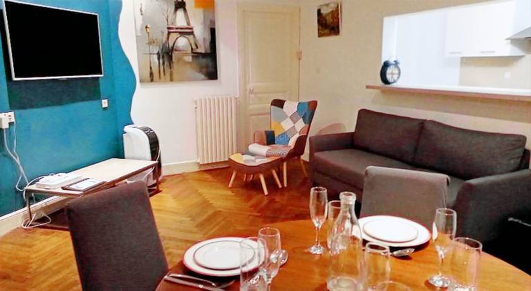Holiday apartment with 2 rooms for 4 persons in Carcassonne