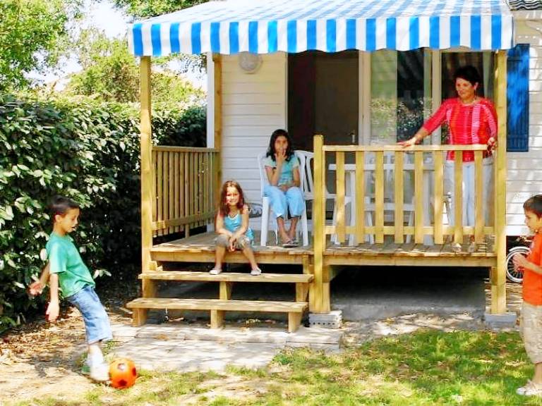 Mobile home with heated pool — photo 4