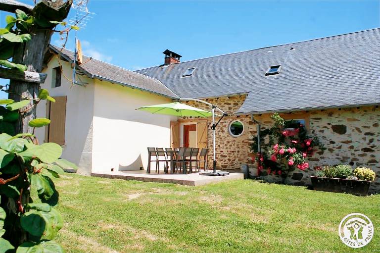 Gite with barbeque, terrace & garden | Pets are welcome — photo 2