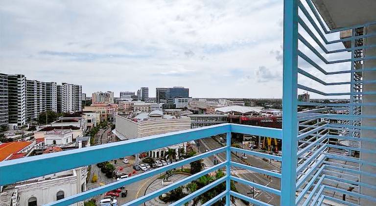 Overlooking Festive Walk Iloilo Studio Unit — photo 3