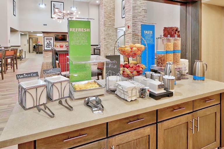 Hampton Inn & Suites Artesia — photo 4