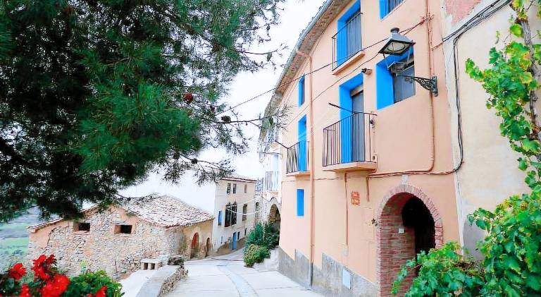 Holiday apartment with 3 rooms for 8 persons in Huesca