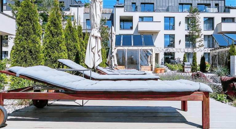 Apartment with pool — photo 3