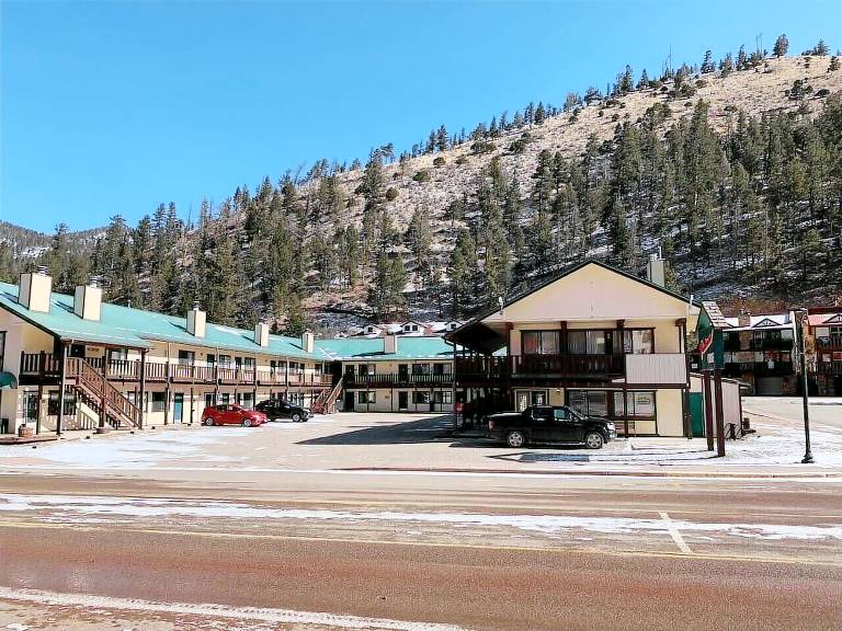 Lodge Red River