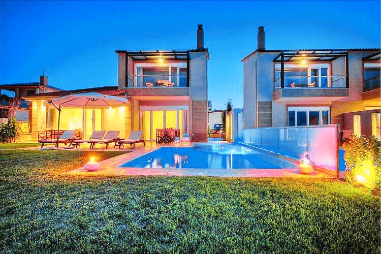 Fully equipped vacation home with patio, sauna & yard | Sea view | Pets are welcome — photo 2