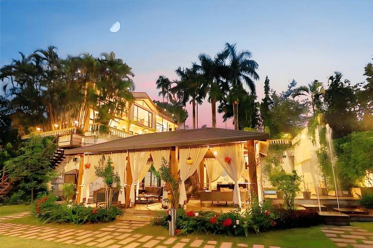 Spacious villa with pool, yard & barbecue | Dogs allowed in Nashik