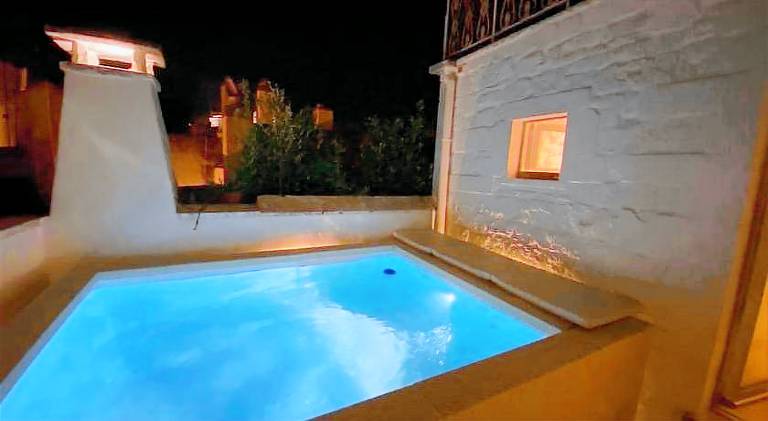 Villa with pool — photo 5