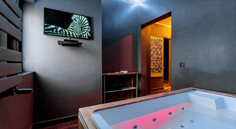 Rental apartment with jacuzzi, terrace & sauna | Next to Romanian Athenaeum in Bucharest