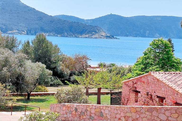 Ferienhaus mit Hund in Piana, Korsika fuer max. 5 Personen