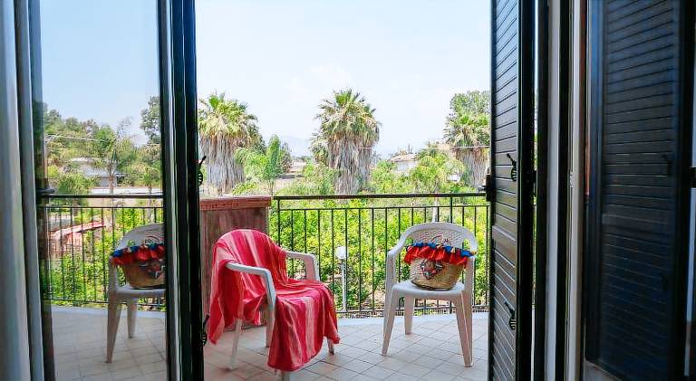 Serviced apartment with BBQ & pool — photo 3