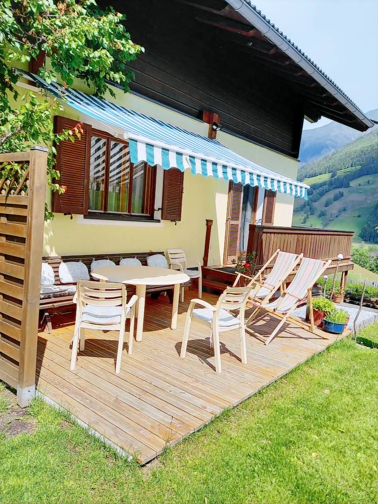 Family-friendly beautiful vacation home with yard, terrace & barbeque | Pet-friendly — photo 3