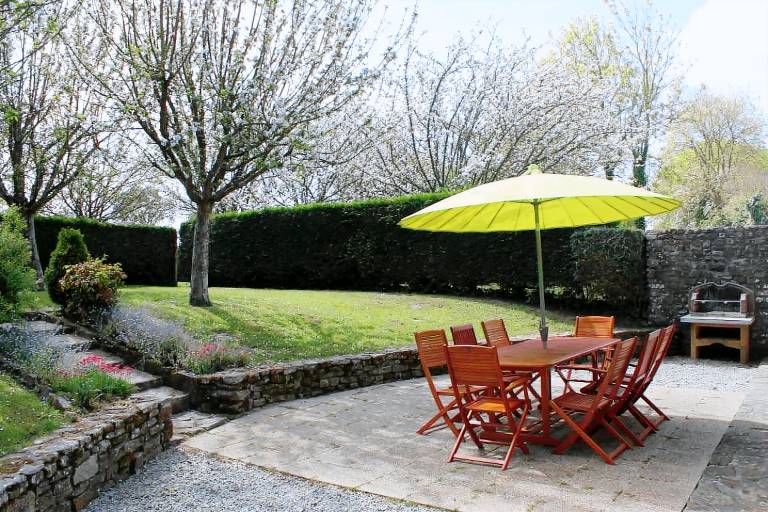 Fully equipped ample gite with yard, grill & patio | Pets allowed — photo 5