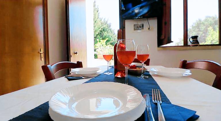 Serviced apartment with pool & yard — photo 5