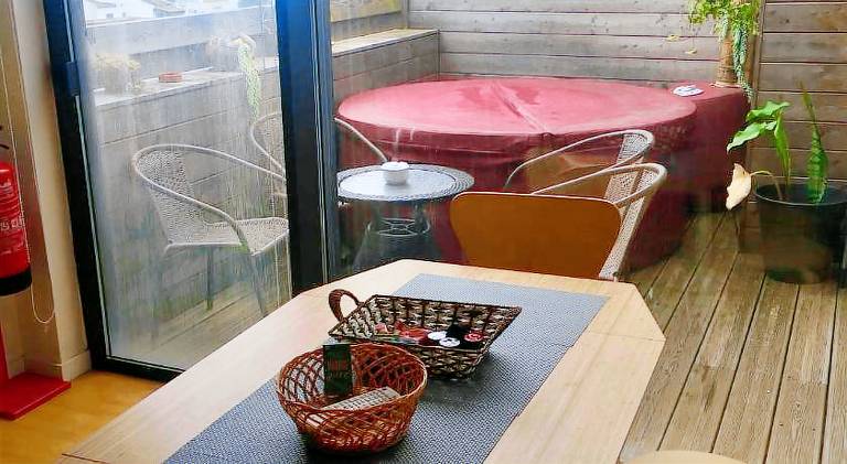 Apartment with jacuzzi, private pool & patio | Near Portas da Cidade de Ponta Delgada — photo 4