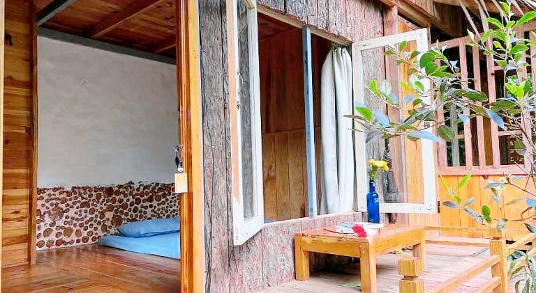 Vacation home with patio, BBQ & yard | Pets are welcome — photo 2