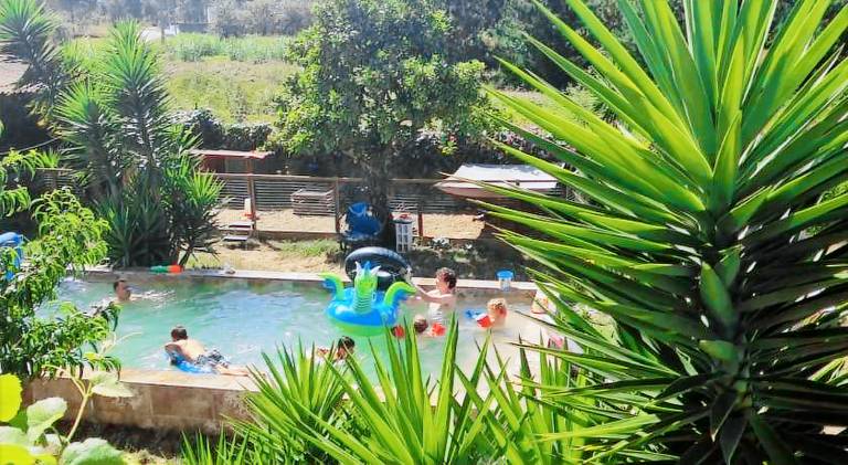 Holiday apartment with pool, terrace & barbecue in Leiria