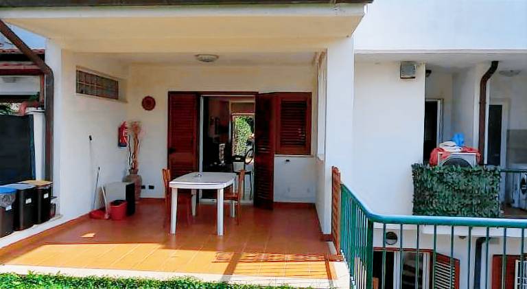 Villa with hot tub — photo 5