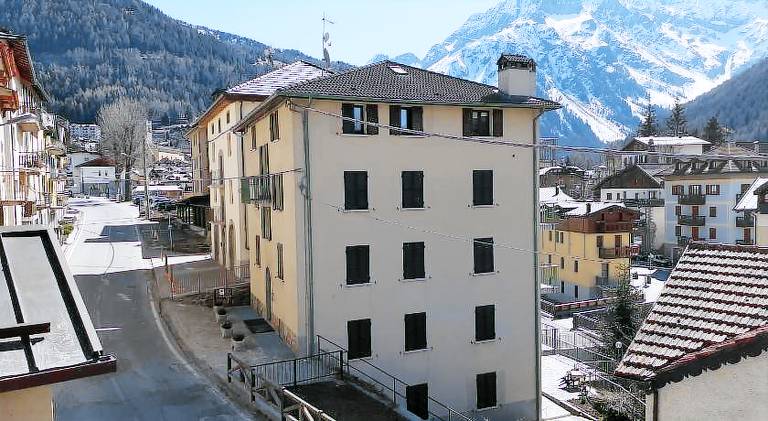 House with 2 rooms for 4 persons in Ponte di Legno