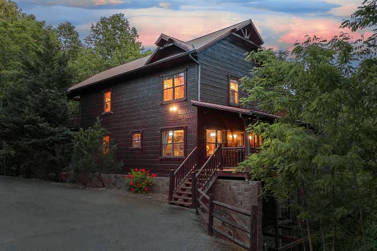 Family-oriented house with hot tub, fast internet & grill | Mountain view | Pet-friendly — photo 3
