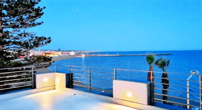 Luxury villa Lucy with pool on front of beach of Donnalucata in Scicli
