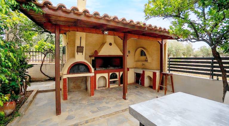 Villa with patio, grill & hot tub — photo 3