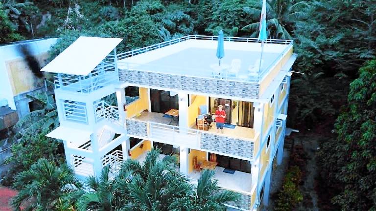 Rental apartment with garden | Beach nearby | Pet-friendly in Puerto Galera