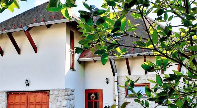 Lodge with patio, sauna & grill in Stara Lesna