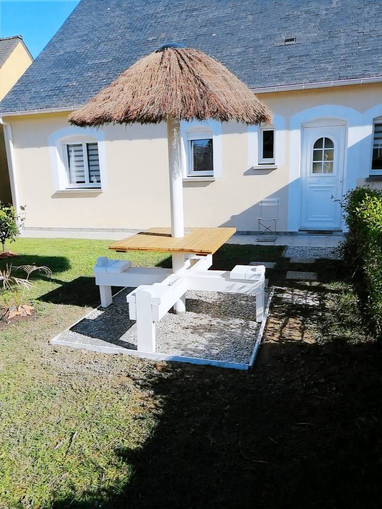 House with yard, barbeque & terrace | Garden view — photo 2