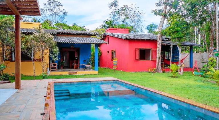 House with barbeque, pool & garden in Porto Seguro