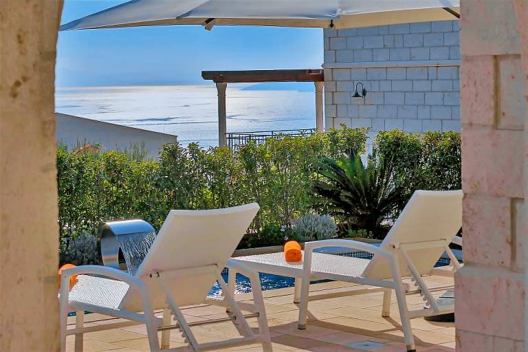 Family-friendly wonderful villa with patio, barbeque & yard | Dogs allowed — photo 4