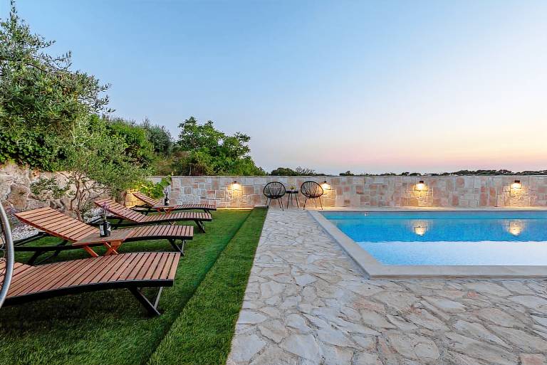 Villa with patio, yard & barbecue — photo 5