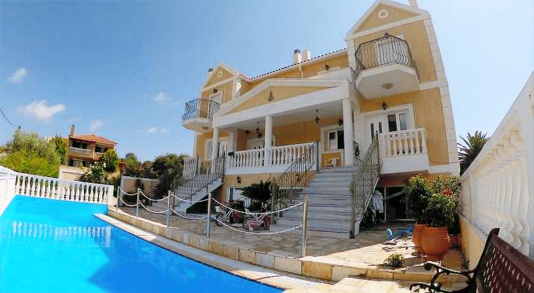 Rental apartment with garden, pool & terrace | Pet-friendly in Kefalonia