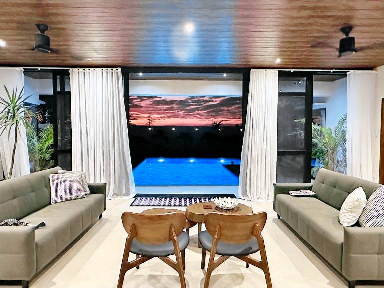 House with pool & grill — photo 2