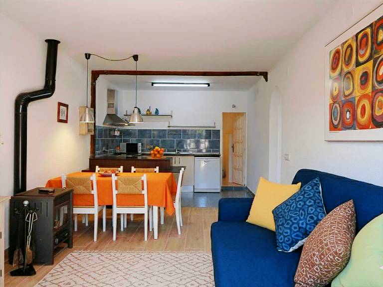 Fully equipped villa with yard, BBQ & pool | Pets allowed — photo 4