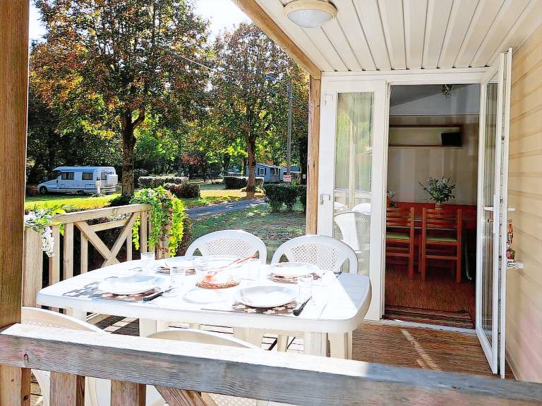 Mobile home with terrace & pool | Garden view — photo 5