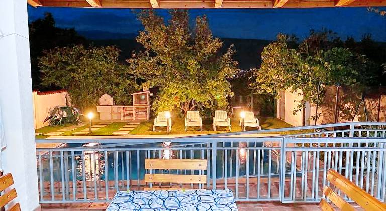 Villa with yard, terrace & private pool — photo 4