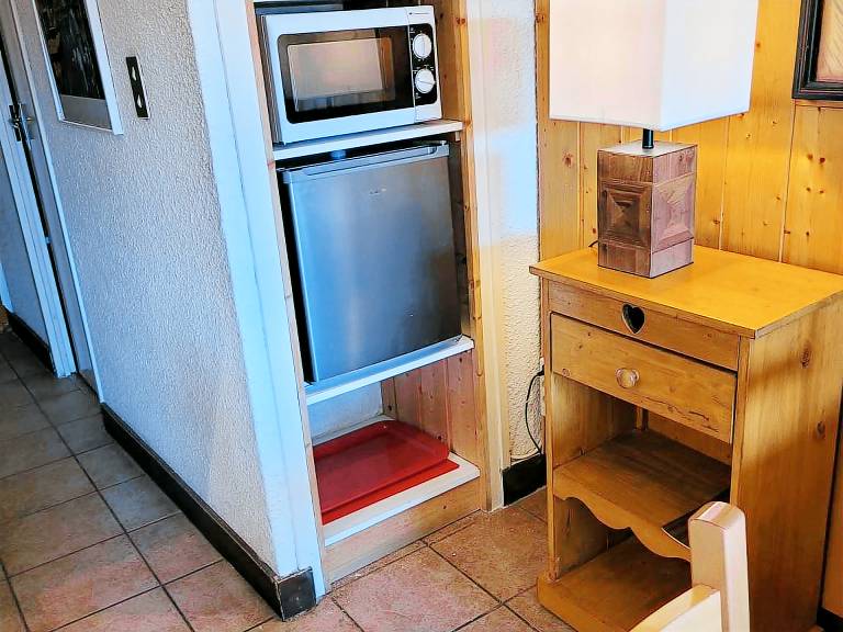 Cozy Studio for 4 in Alpe d'Huez, Ski-In/Ski-Out, South-Facing Terrace, Pet-Friendly — photo 4
