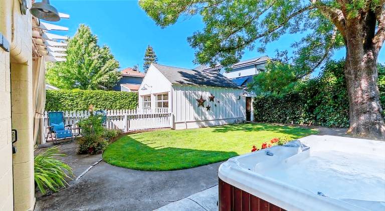 Ample house with hot tub | Good for workation | Pets are welcome — photo 4