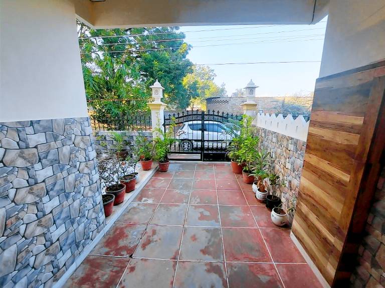 House with patio — photo 4