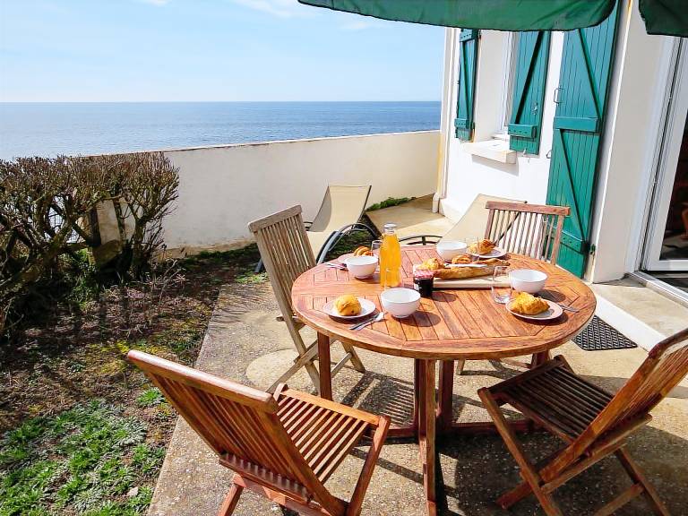 House with patio, BBQ & yard | Sea view — photo 4