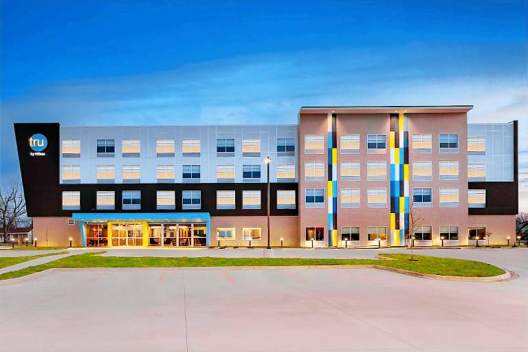 Tru by Hilton Oshkosh — photo 4