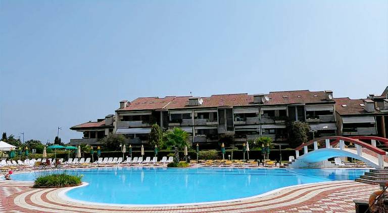 Residence Pegasus green - Private Garden and Pool in Desenzano del Garda