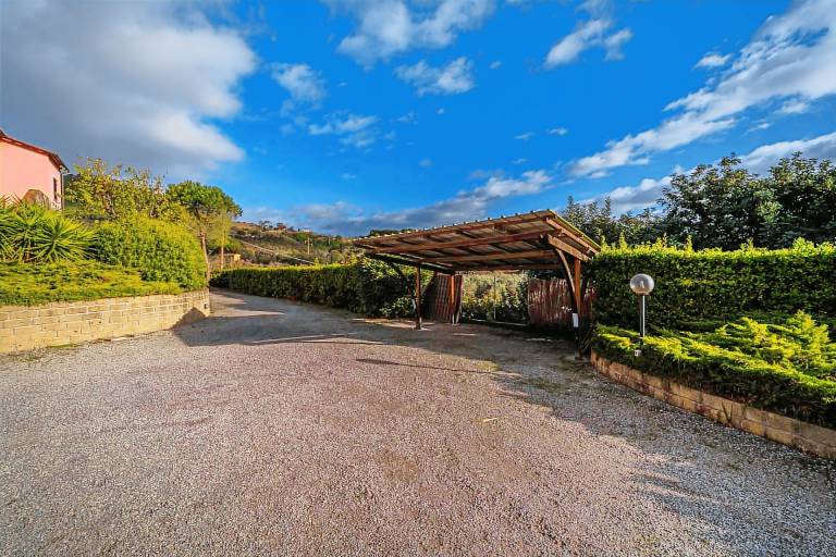 Villa with barbecue, patio & yard — photo 4