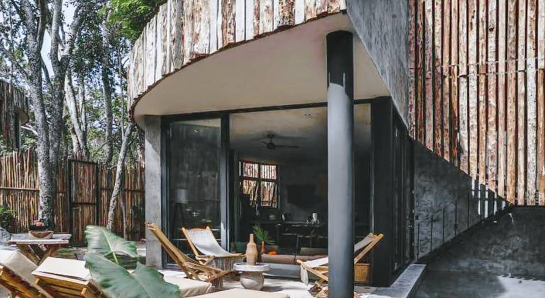 Villa with pool — photo 4